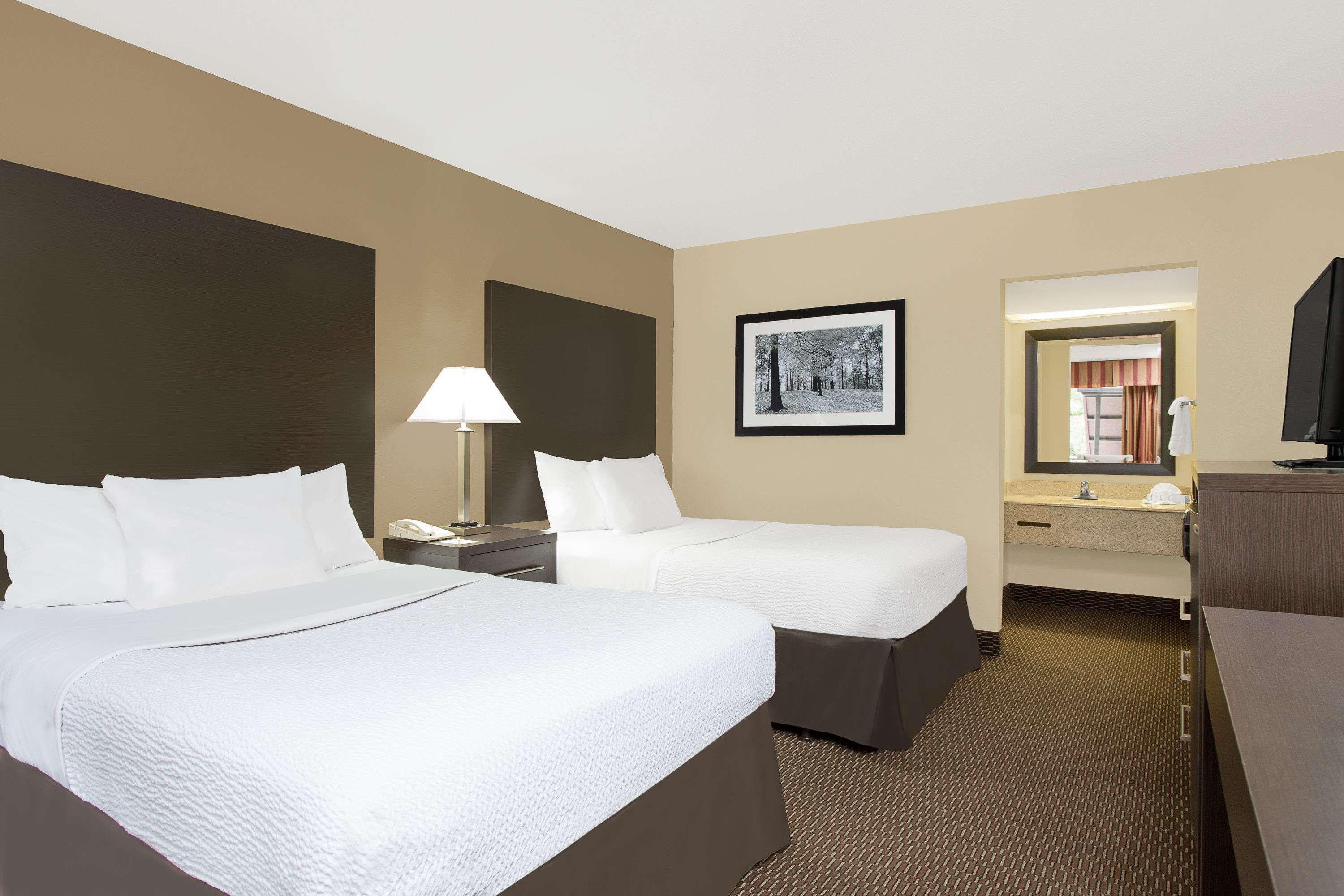 Days Inn By Wyndham Asheville/Mall Εξωτερικό φωτογραφία