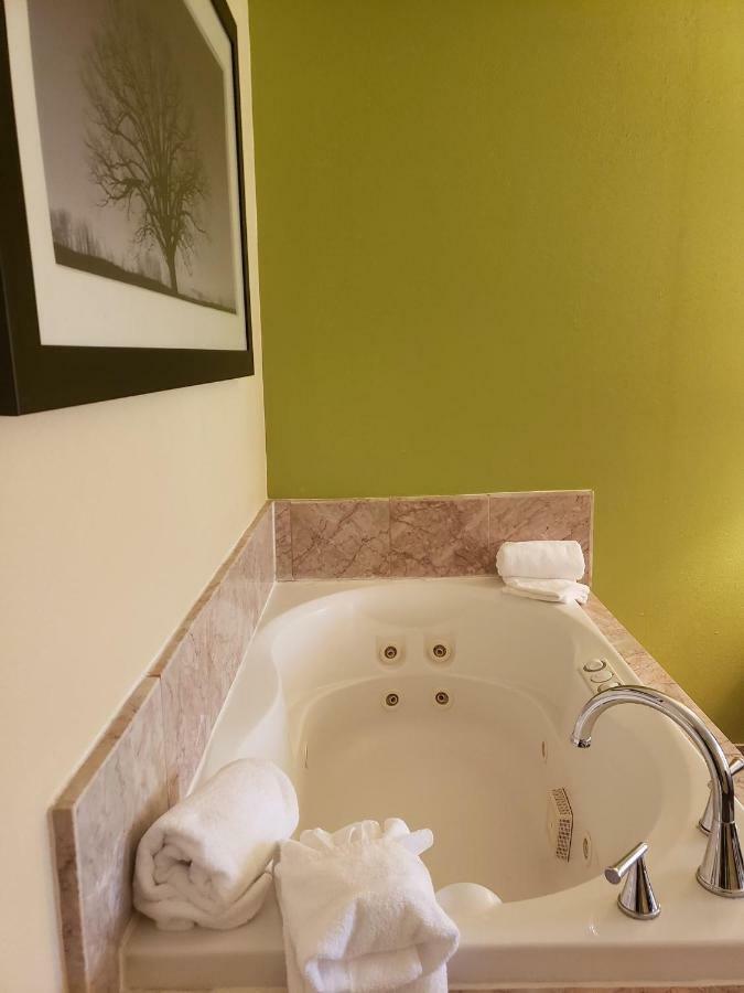 Days Inn By Wyndham Asheville/Mall Εξωτερικό φωτογραφία