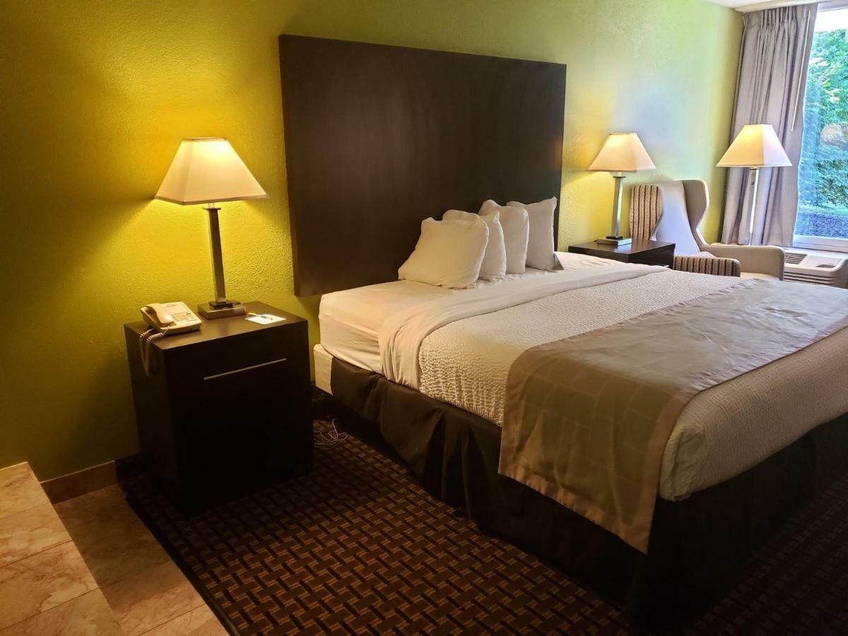 Days Inn By Wyndham Asheville/Mall Εξωτερικό φωτογραφία