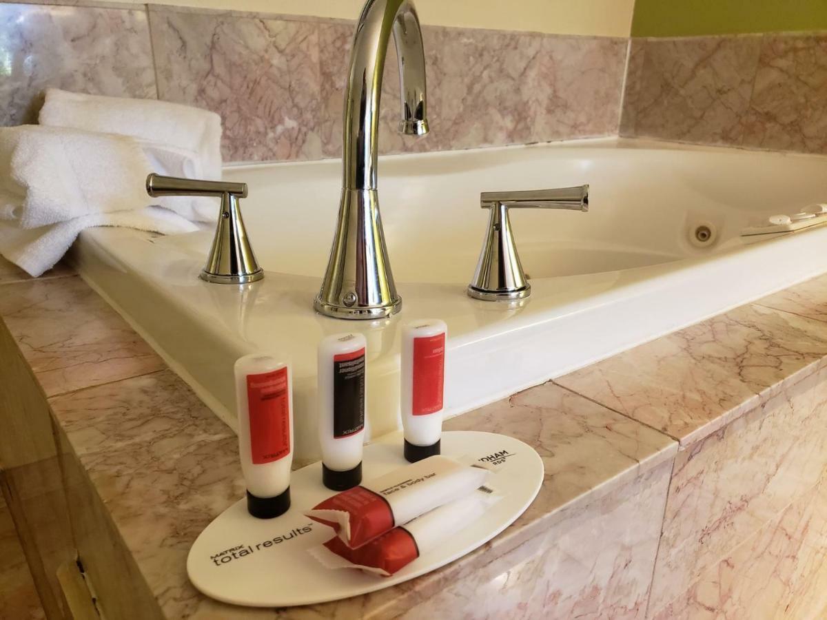 Days Inn By Wyndham Asheville/Mall Εξωτερικό φωτογραφία