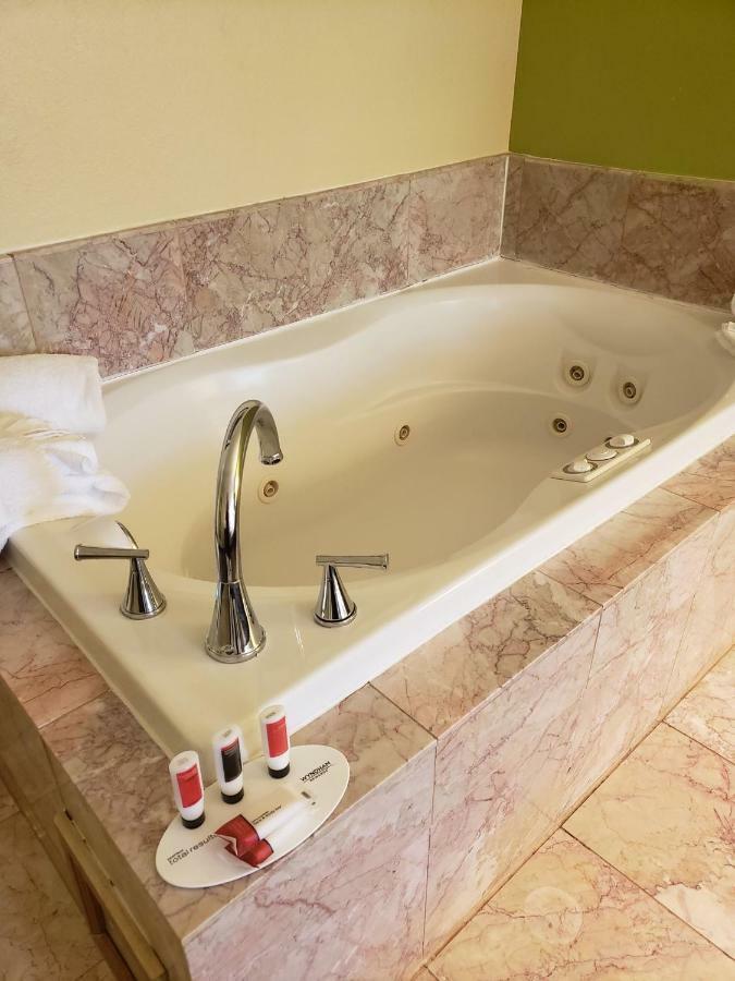 Days Inn By Wyndham Asheville/Mall Εξωτερικό φωτογραφία